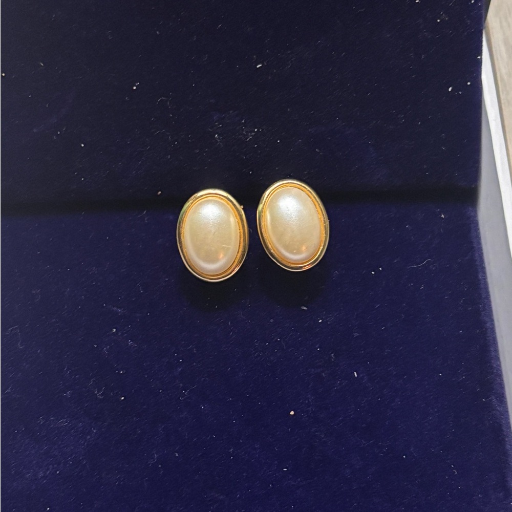 Vintage Napier Gold and Cream Oval Earrings (Clip Ons)
